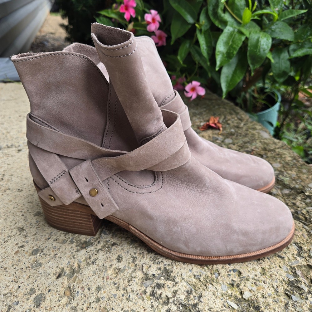 UGG Elora Grey Nubuck Leather Ankle Boots Buckle Strap Stacked Heel sz 10